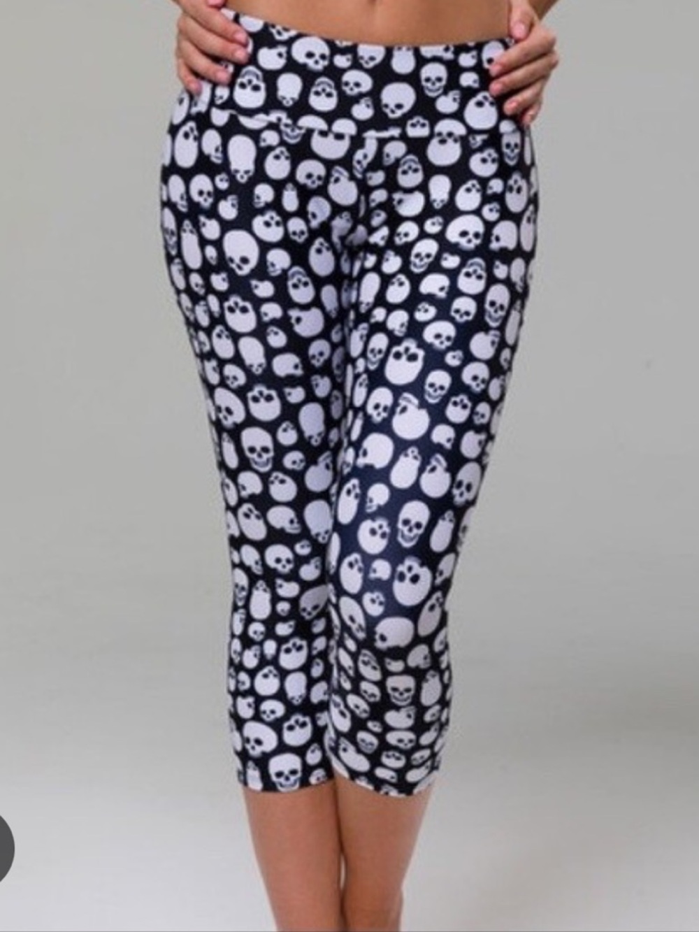 Skull Print Capri Leggings Onzie Size S / M